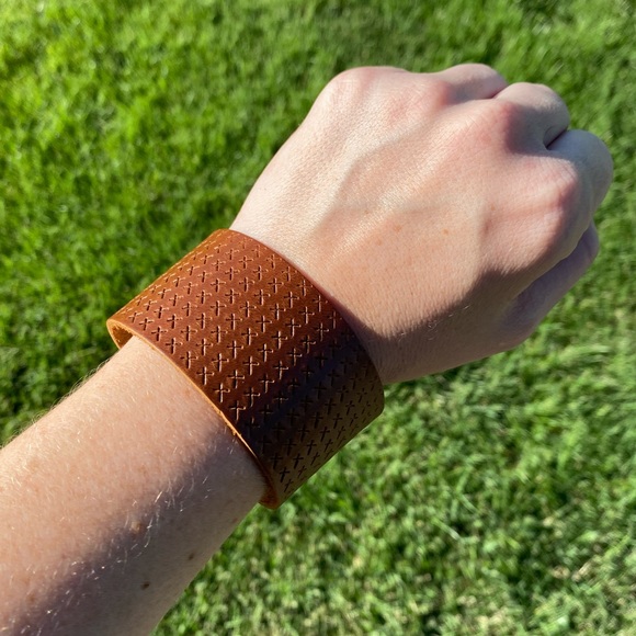 Brown Bracelet Soft Leather Cognac Embossed X Western Thick Snap Cuff Women Men - Picture 5 of 5